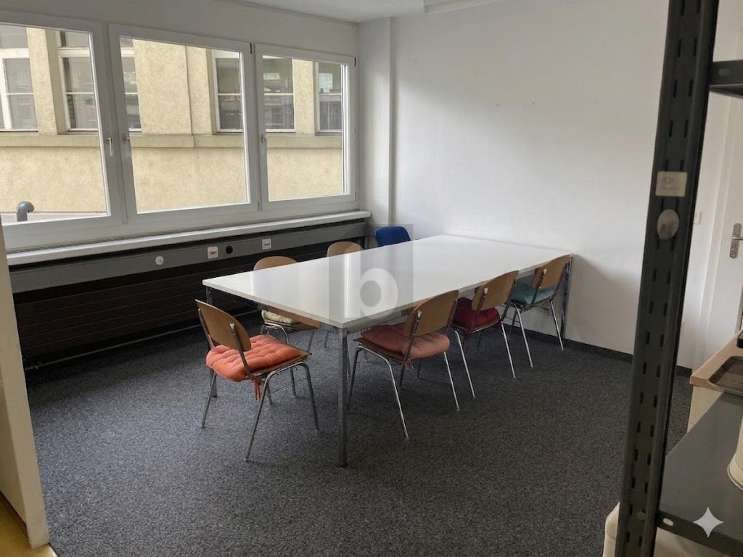 550m² office