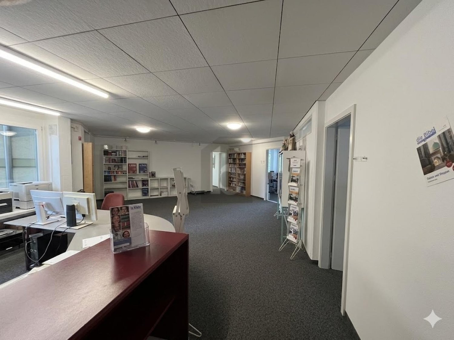 550m² office