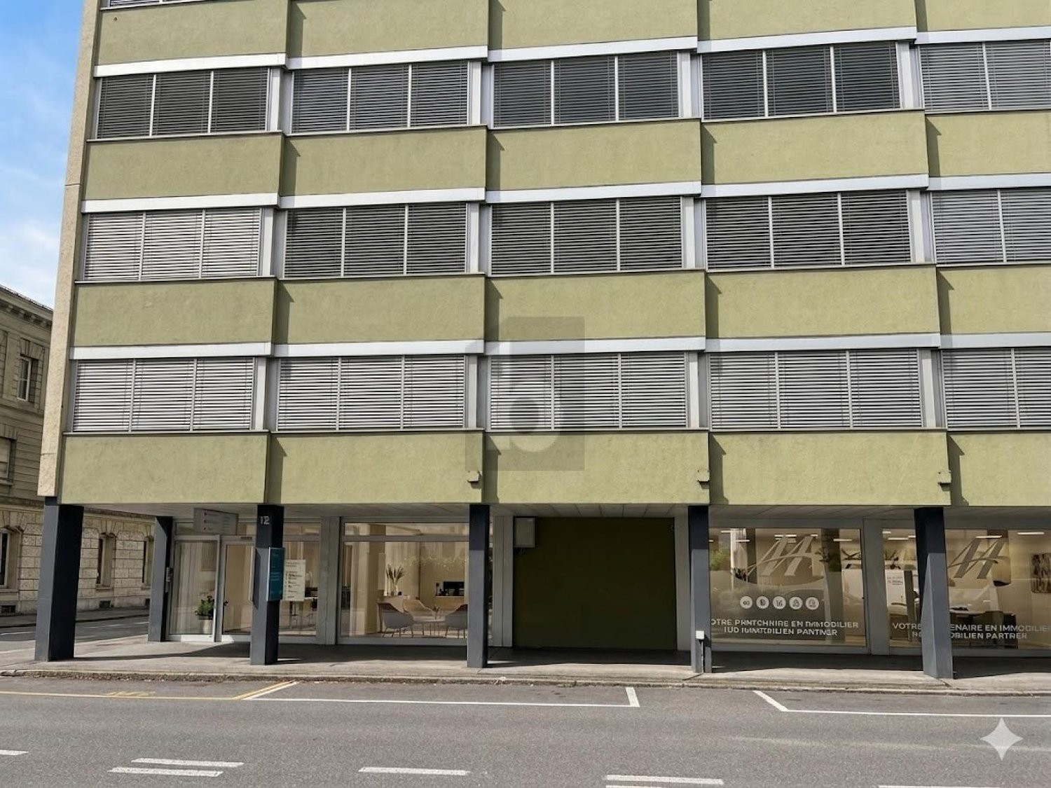 550m² office