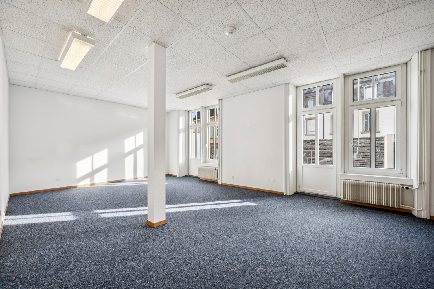 330m² office