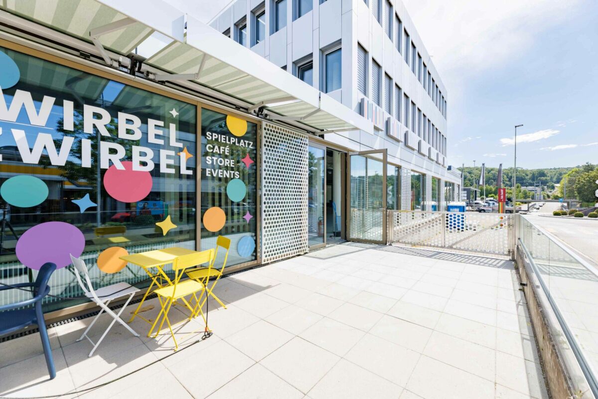 23m² display window