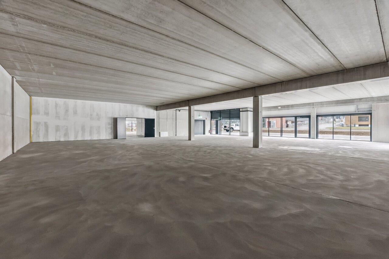 920m² commercial