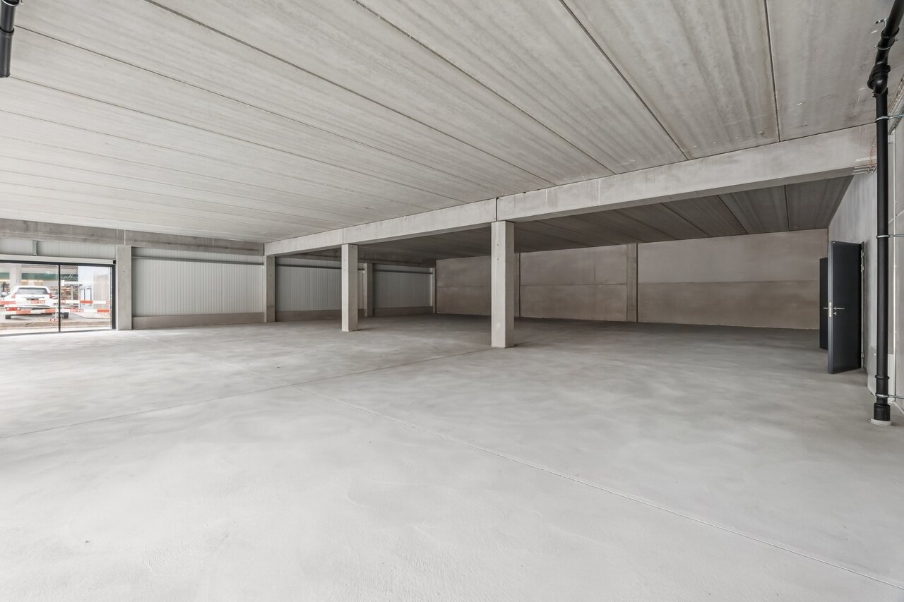920m² commercial