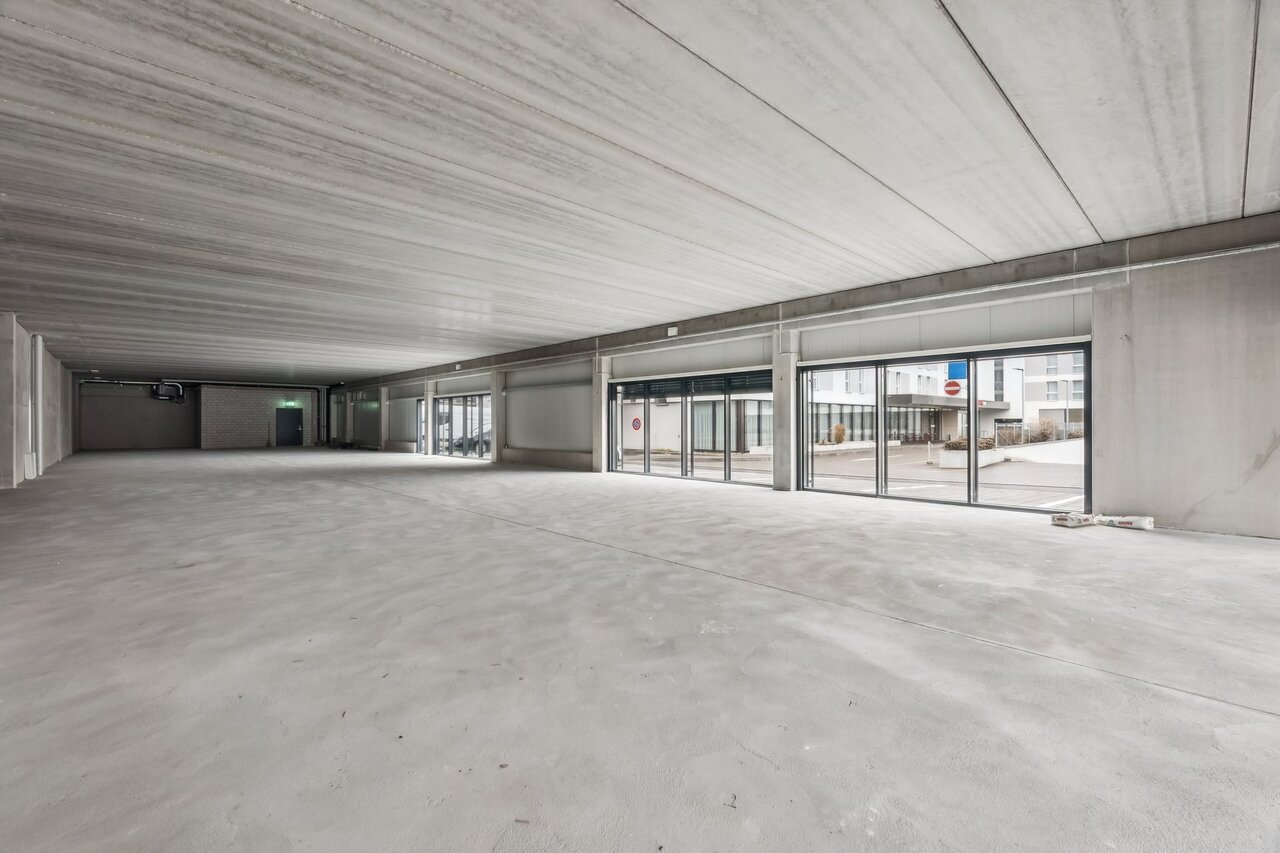 920m² commercial