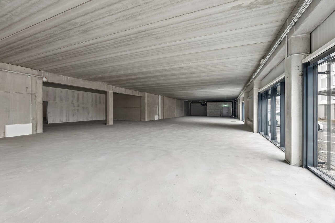 920m² commercial