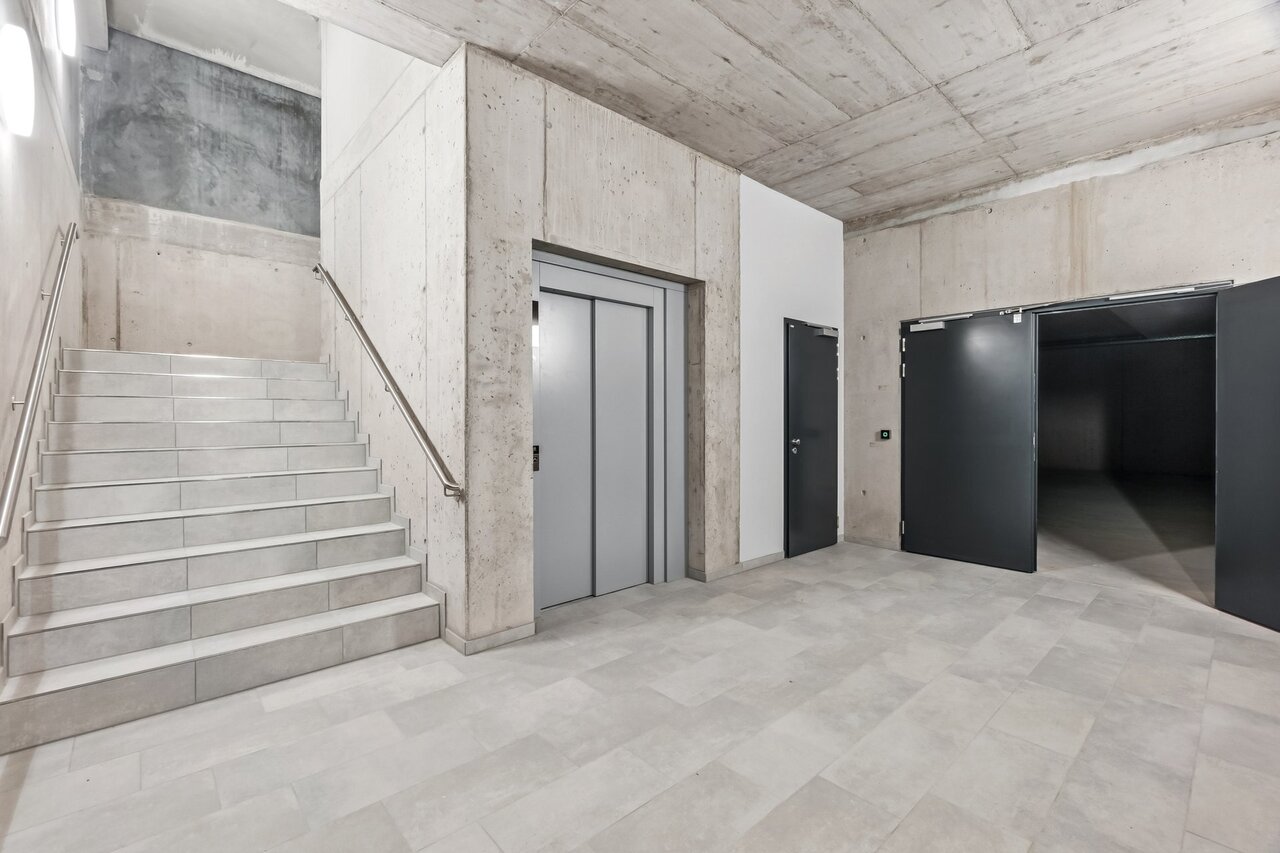 920m² commercial