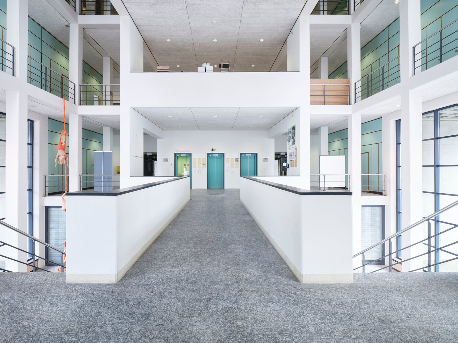 300m² commercial
