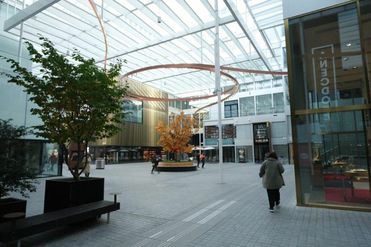 634m² office