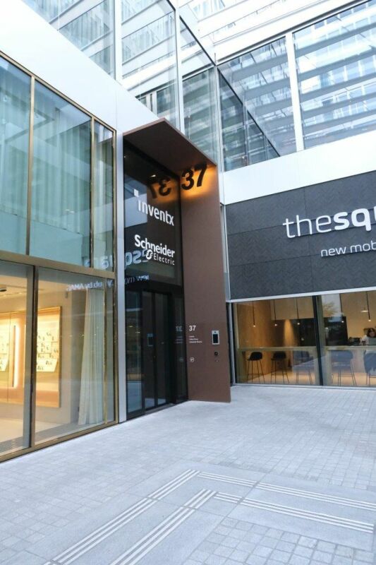 634m² office