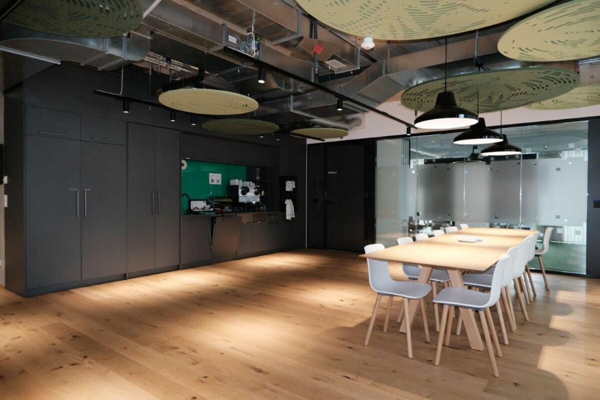 634m² office