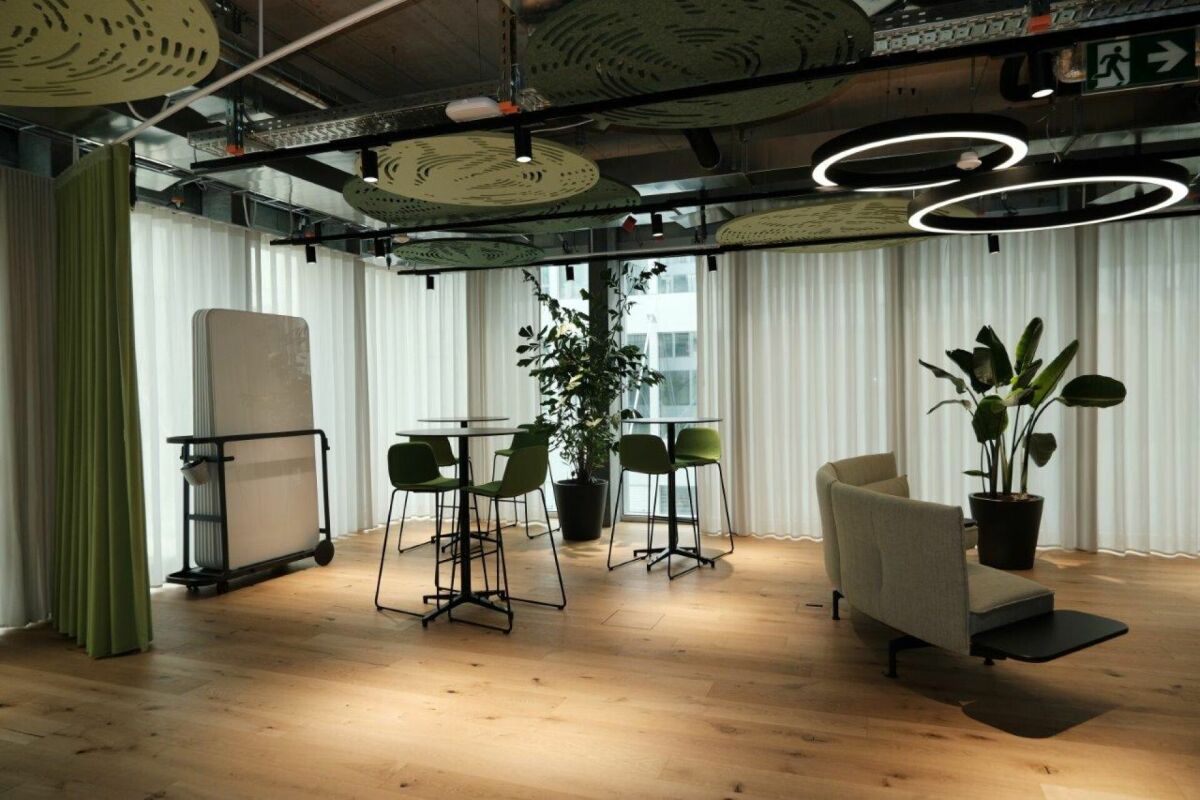 634m² office