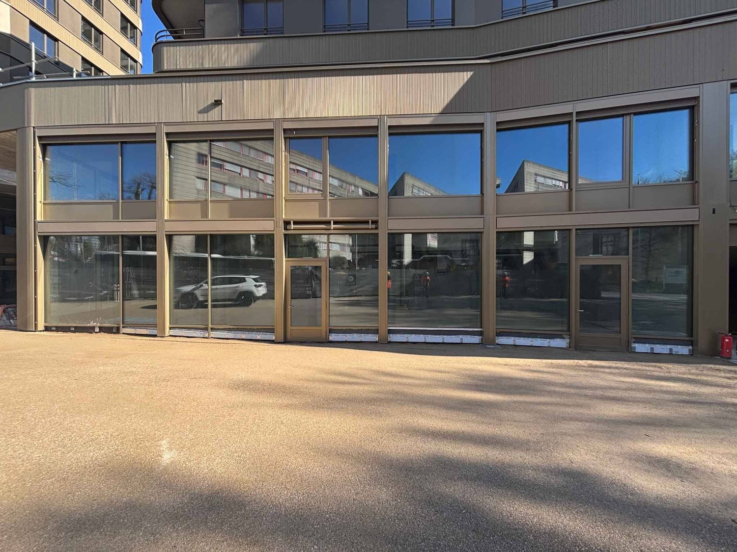 143m² arcade