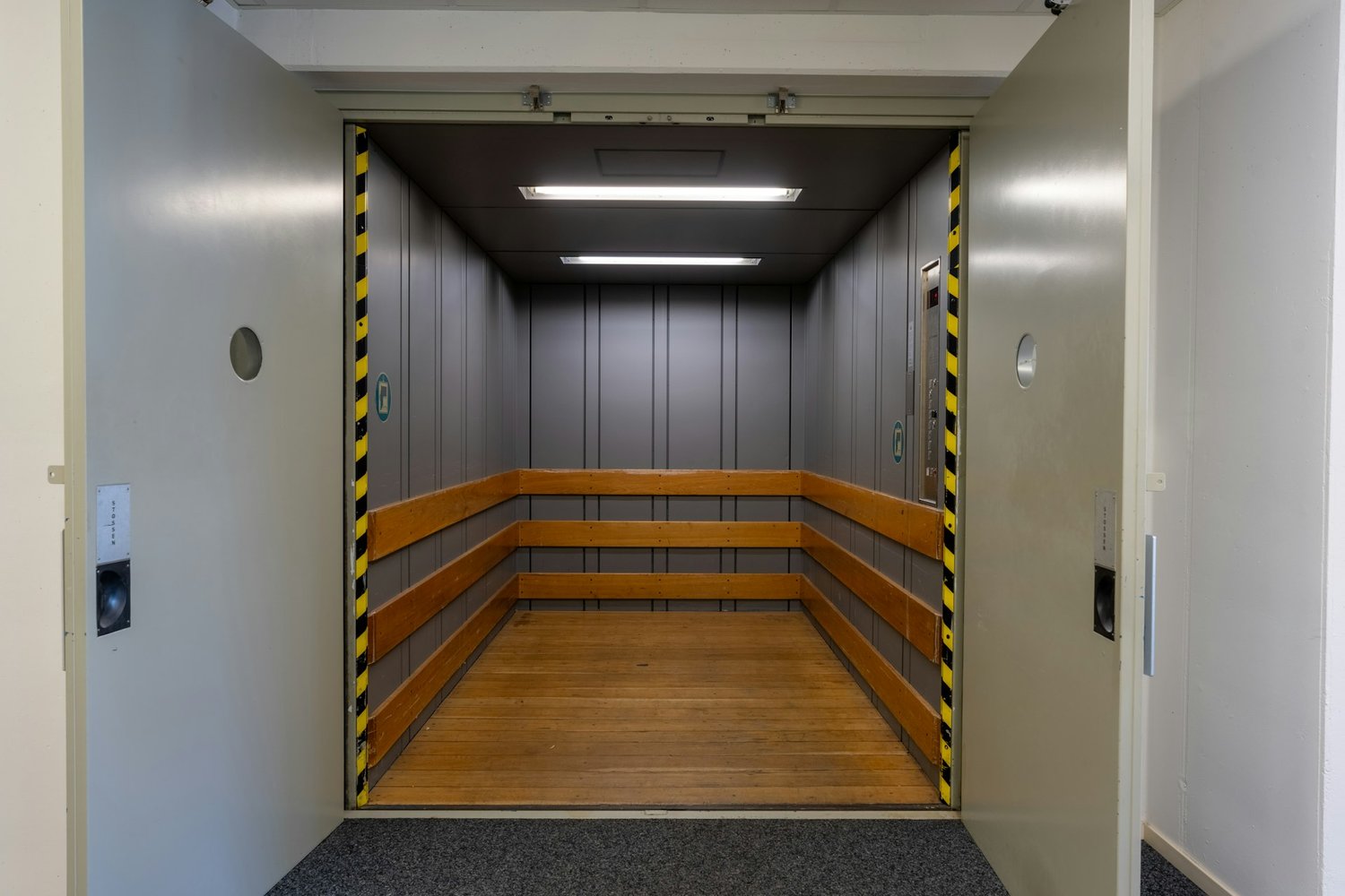 920m² commerciale, foto 4 di 6