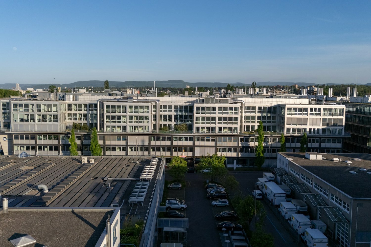 920m² commerciale, foto 2 di 6