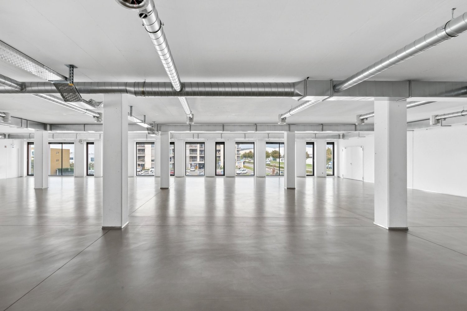 450m² living / commercial building