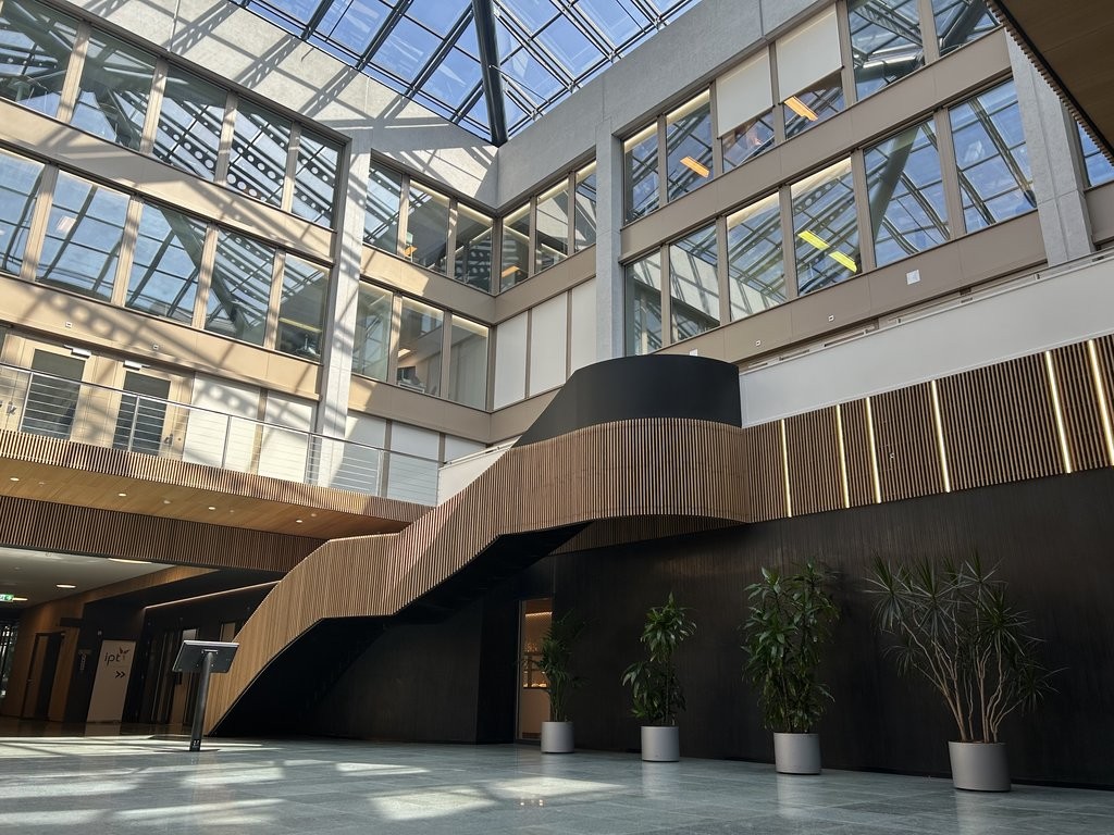 277m² office