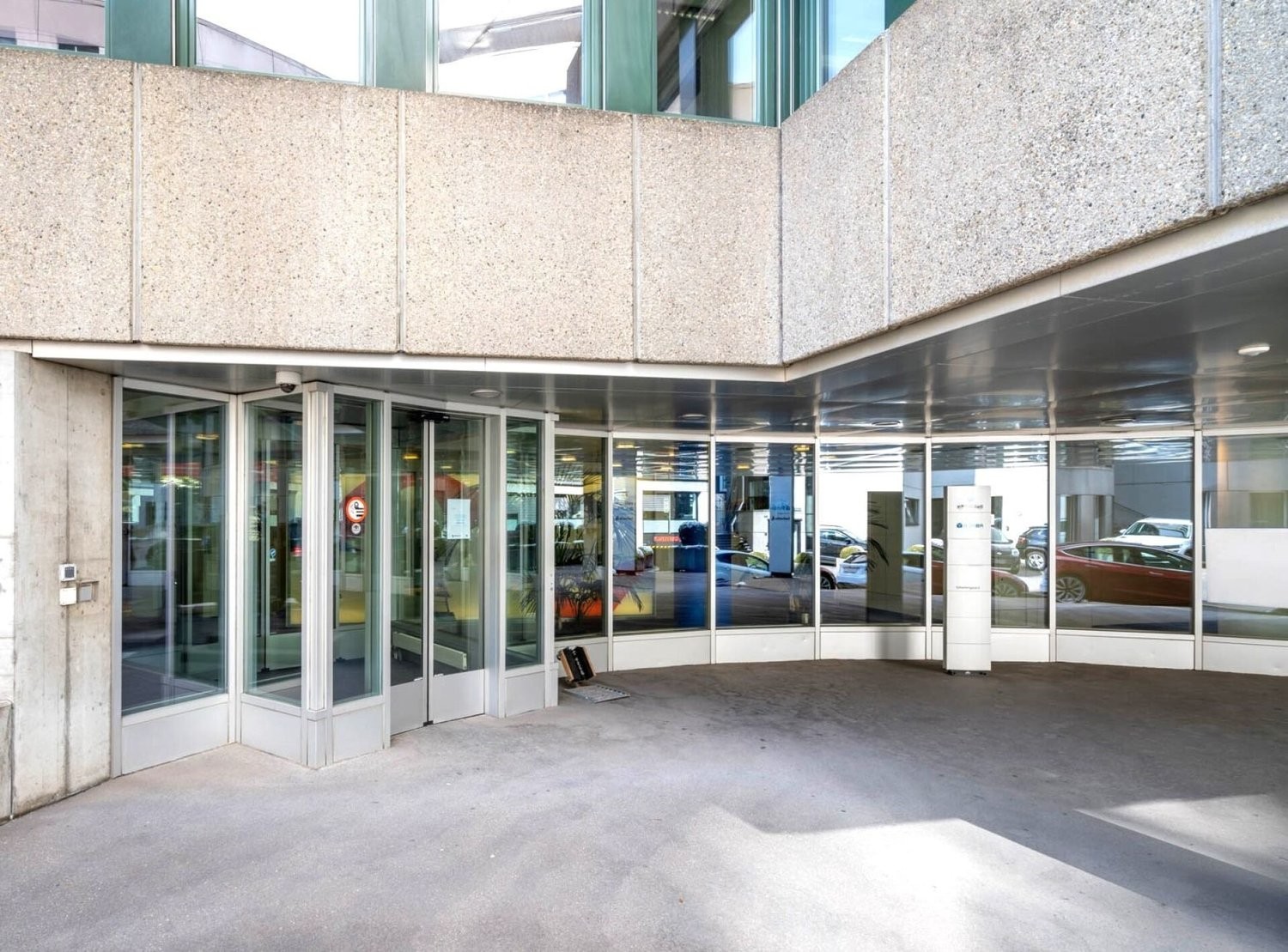 300m² office
