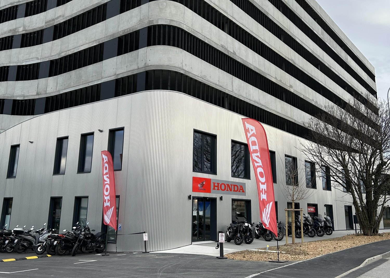 180m² office