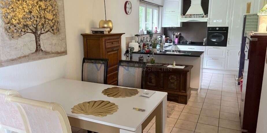 5 rooms apartment