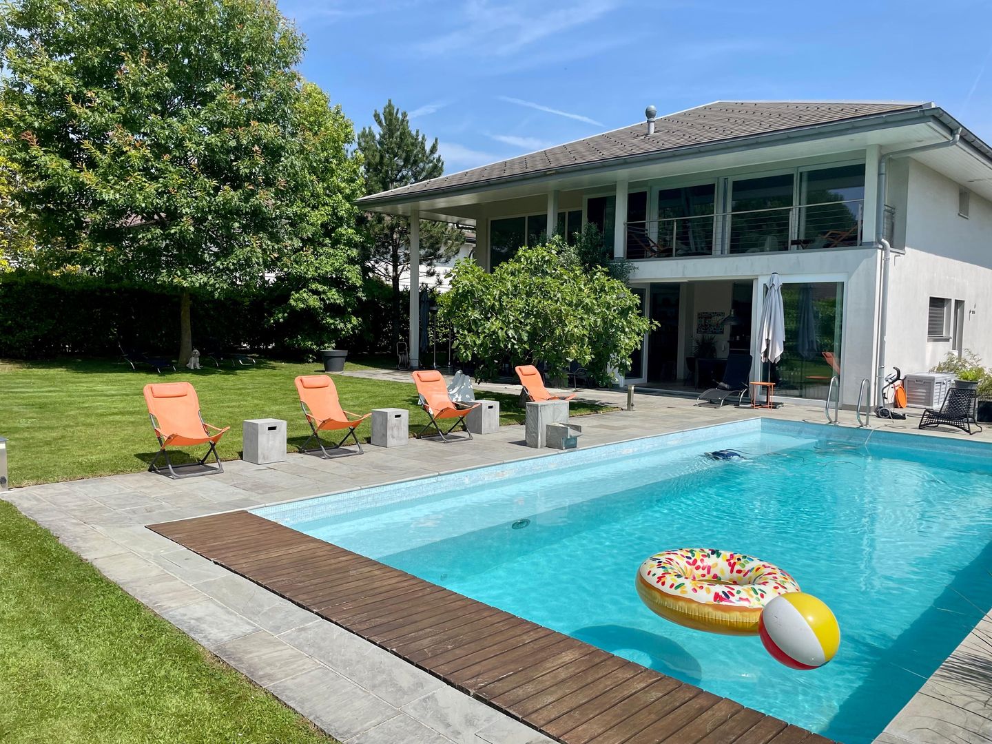 11-Zimmer-Einfamilienhaus