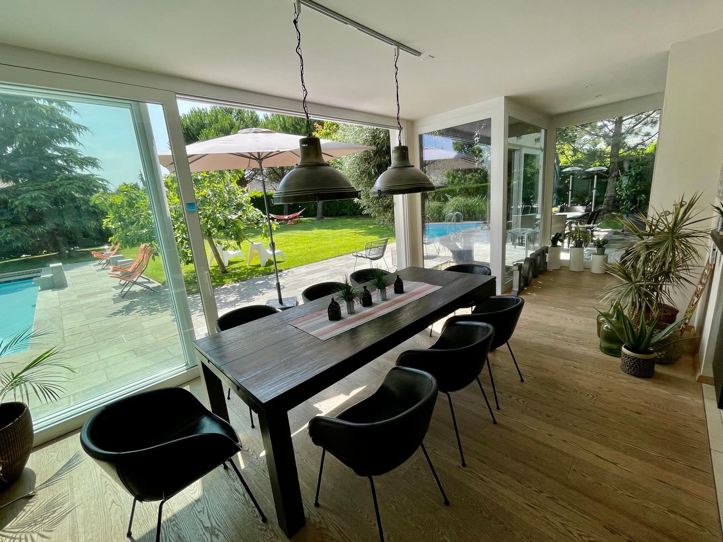 11-Zimmer-Einfamilienhaus