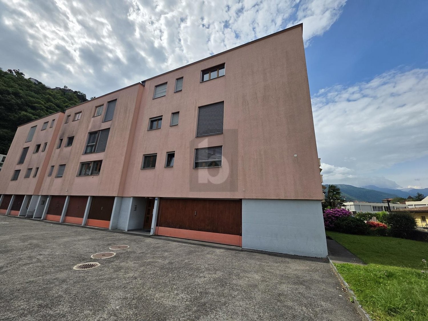 8 rooms multi family house
