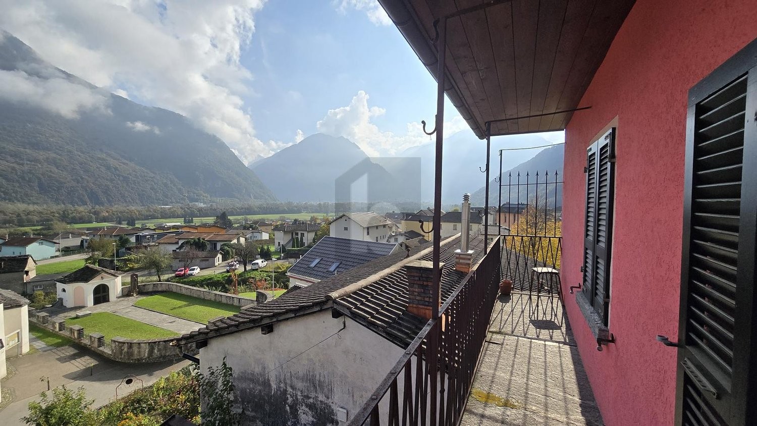 6-Zimmer-Einfamilienhaus, Foto 1 von 4
