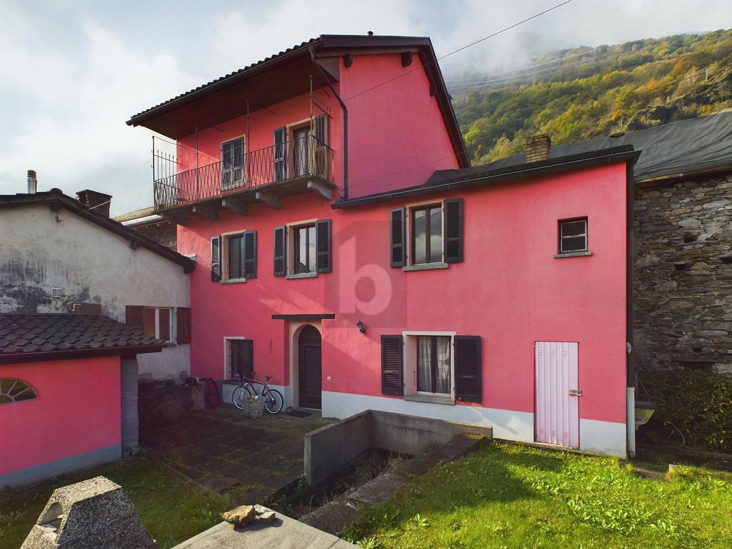 6-Zimmer-Einfamilienhaus, Foto 2 von 4