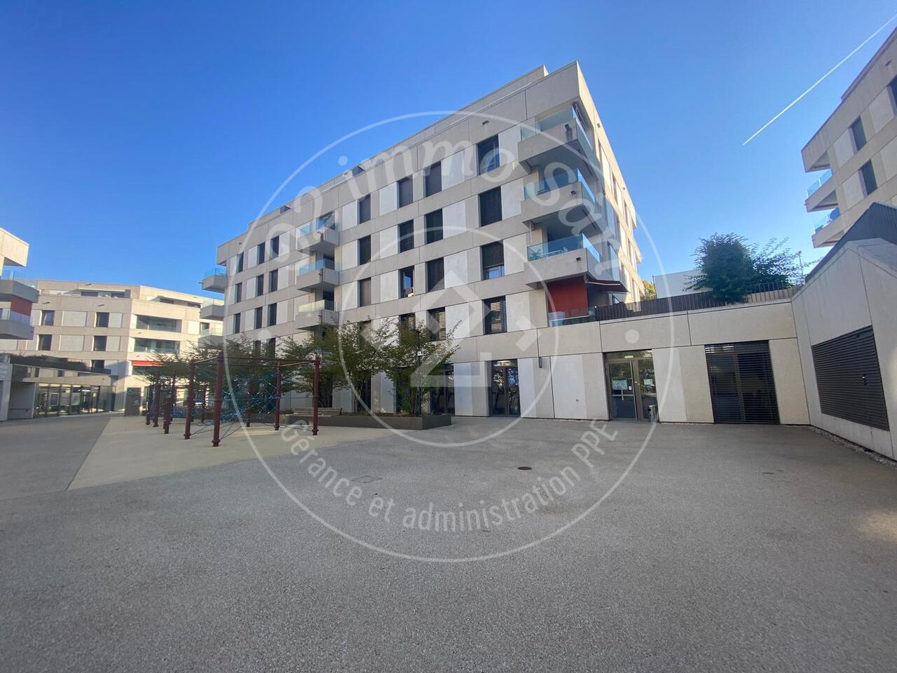 576m² commerciale