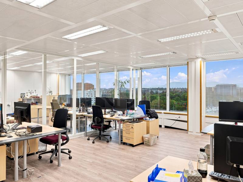450m² office