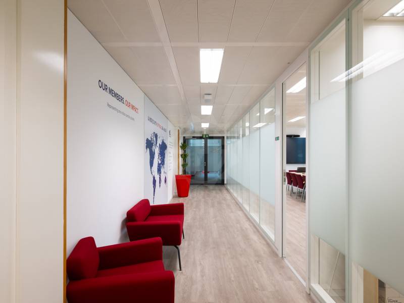 450m² office