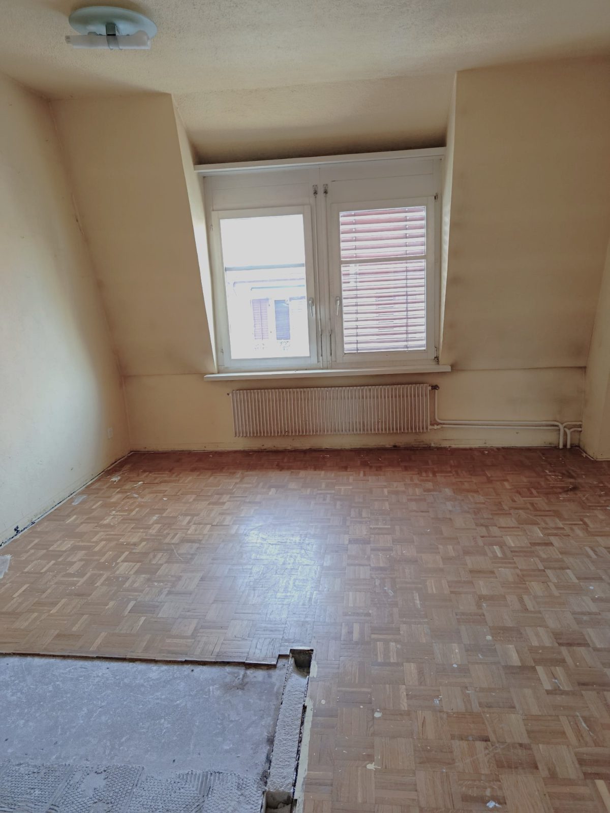 Charakterstarker Altbau sucht Ihre persönliche Note!