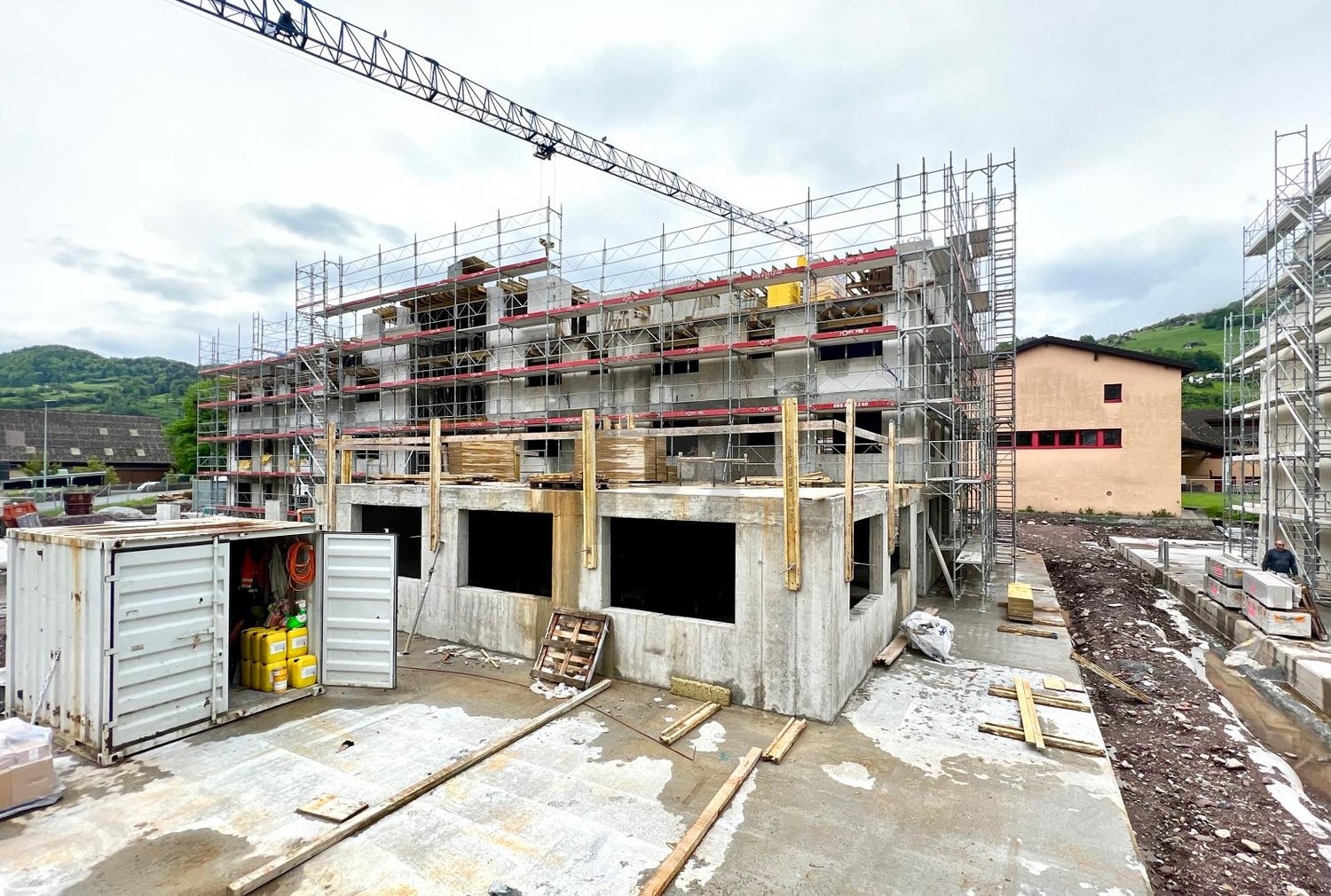 350m² office