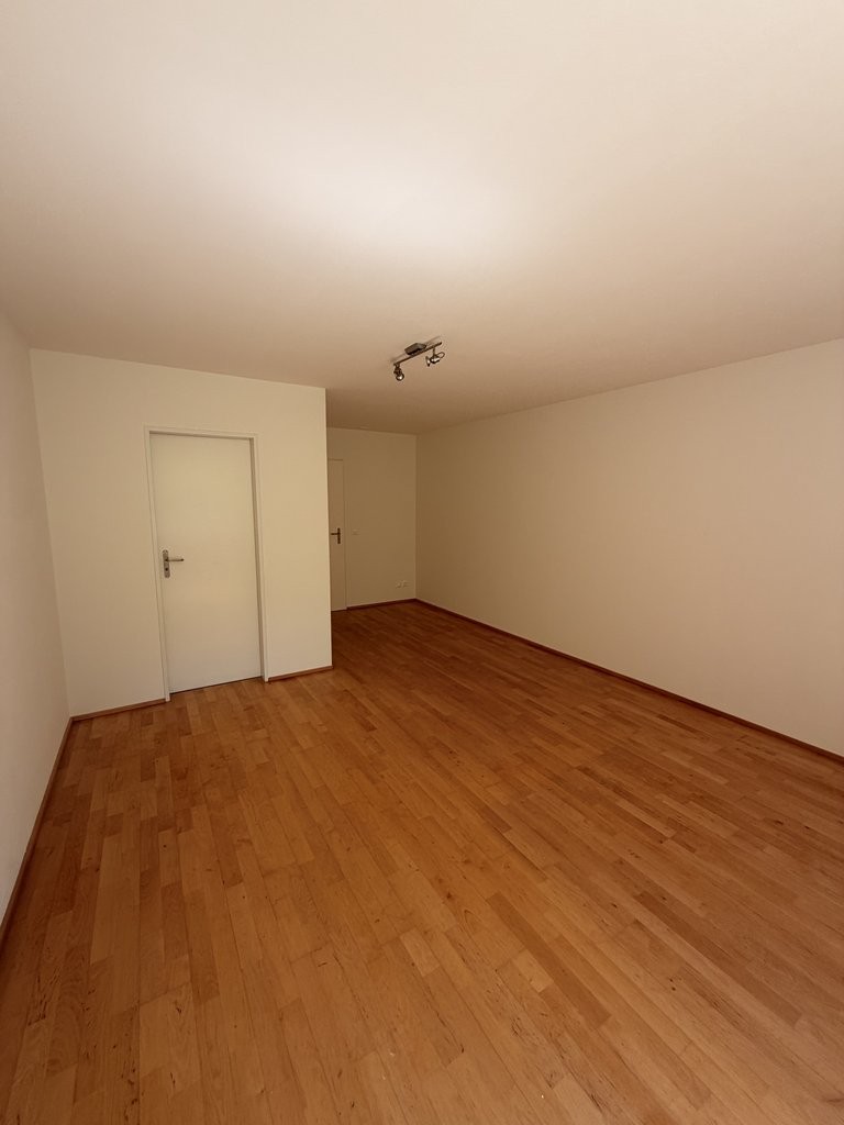 25m² storage room