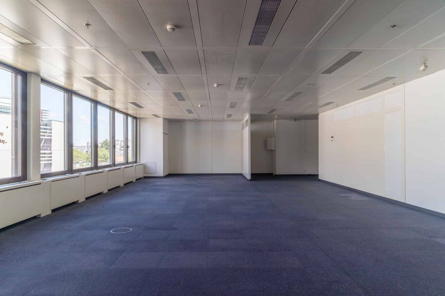 198m² office