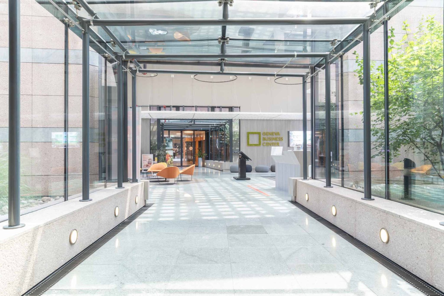 198m² office