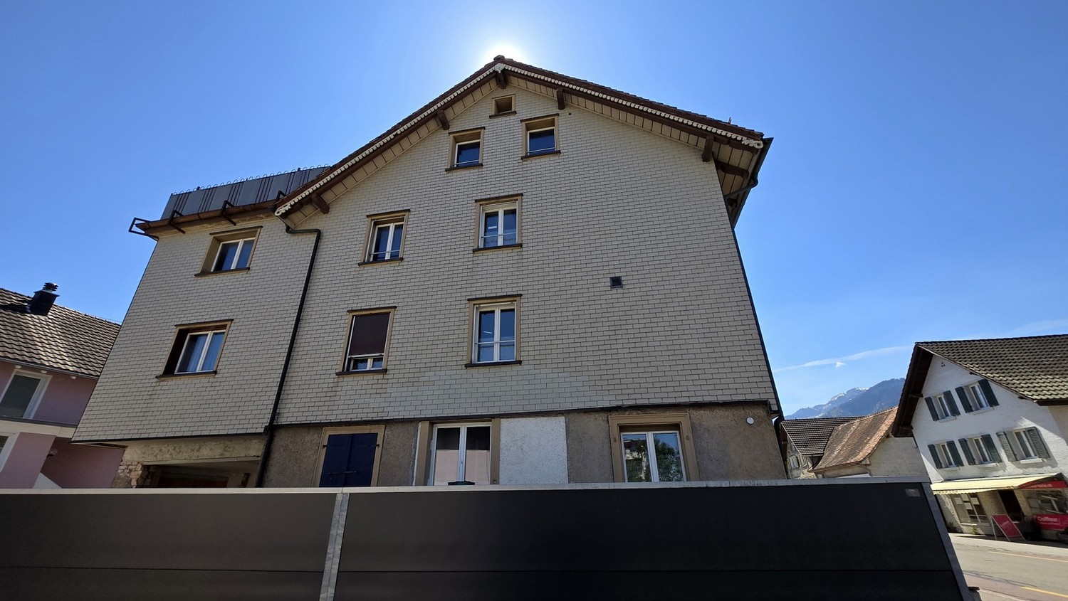 10 rooms single house