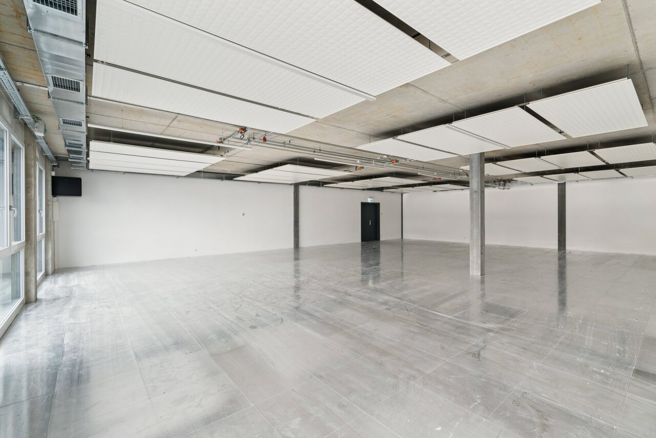 189m² workshop