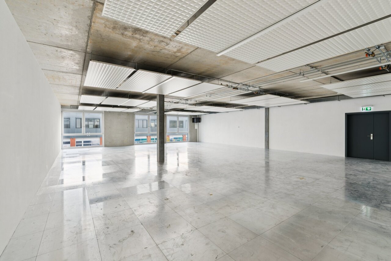 189m² workshop