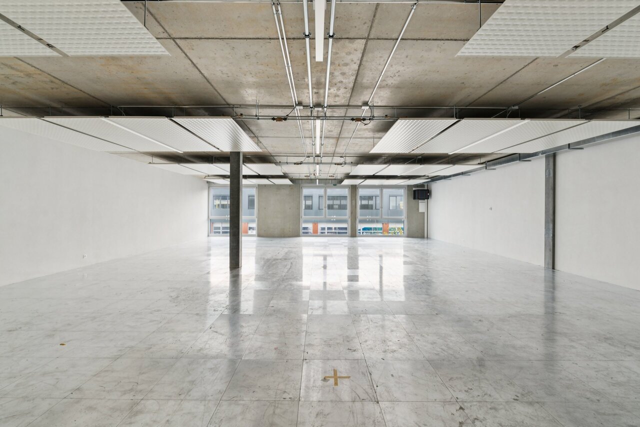 189m² workshop