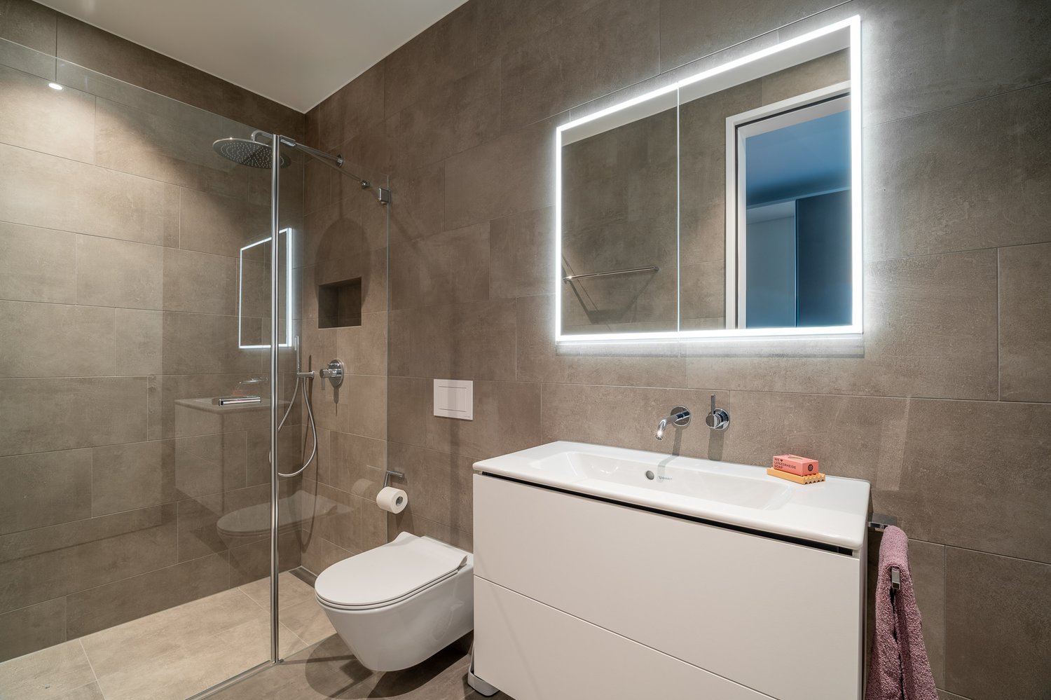 3 ½ rooms furnished flat (6)