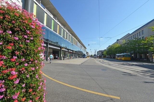 306m² shop, Foto 2 von 2