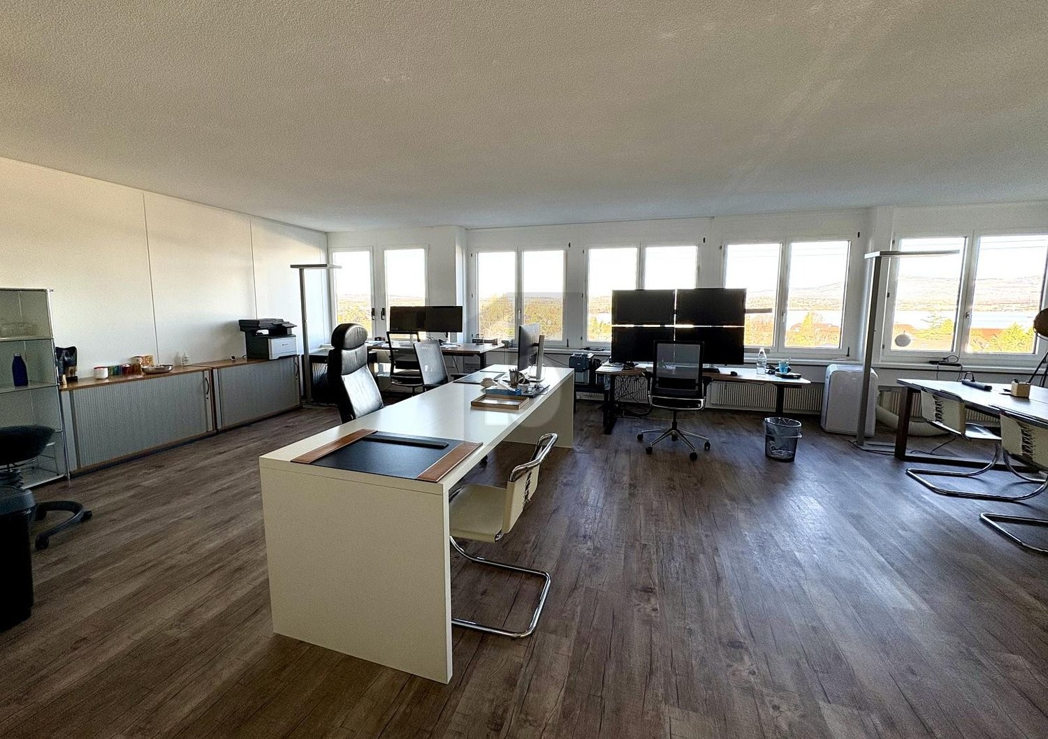 65m² office