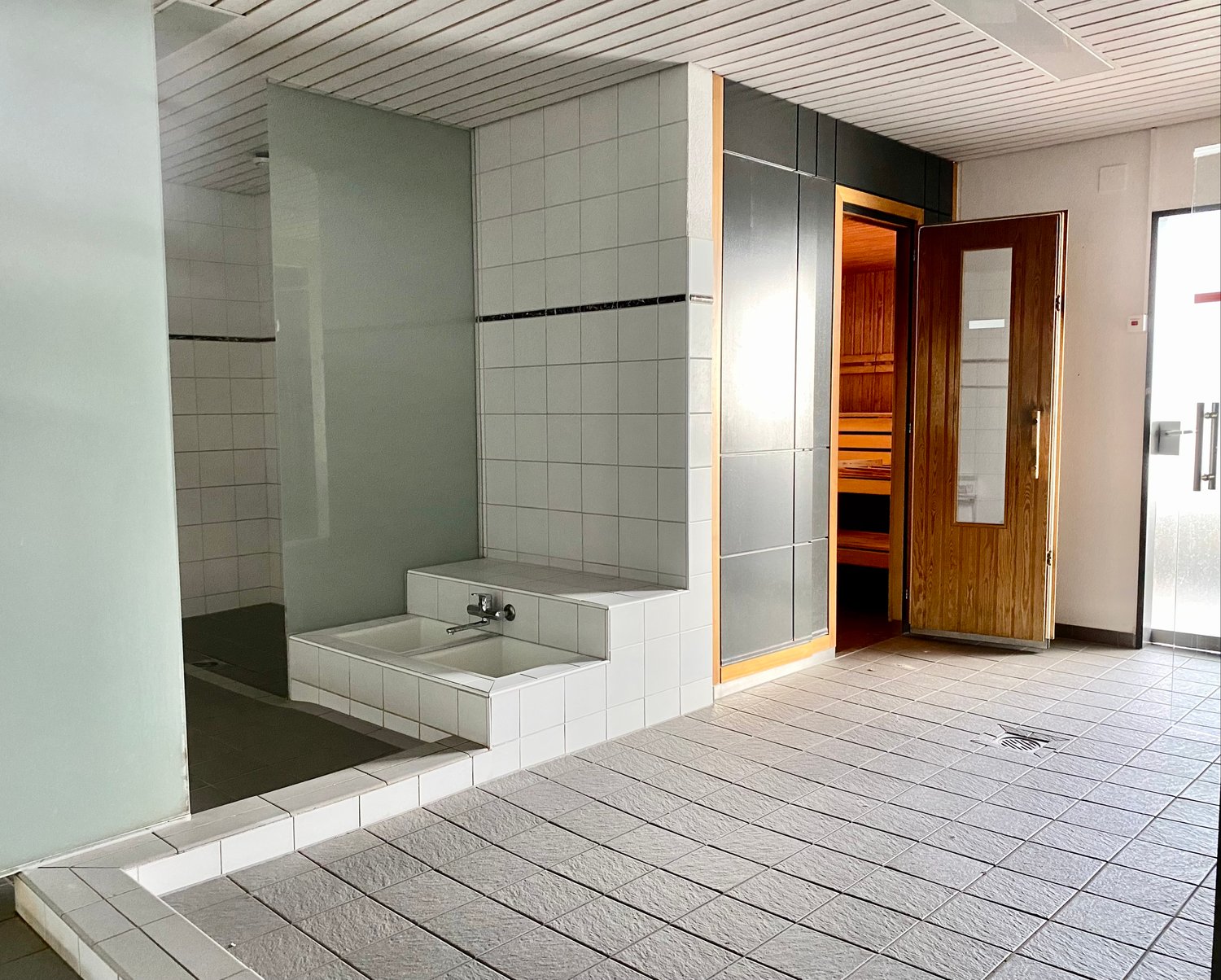 1900m² commercial