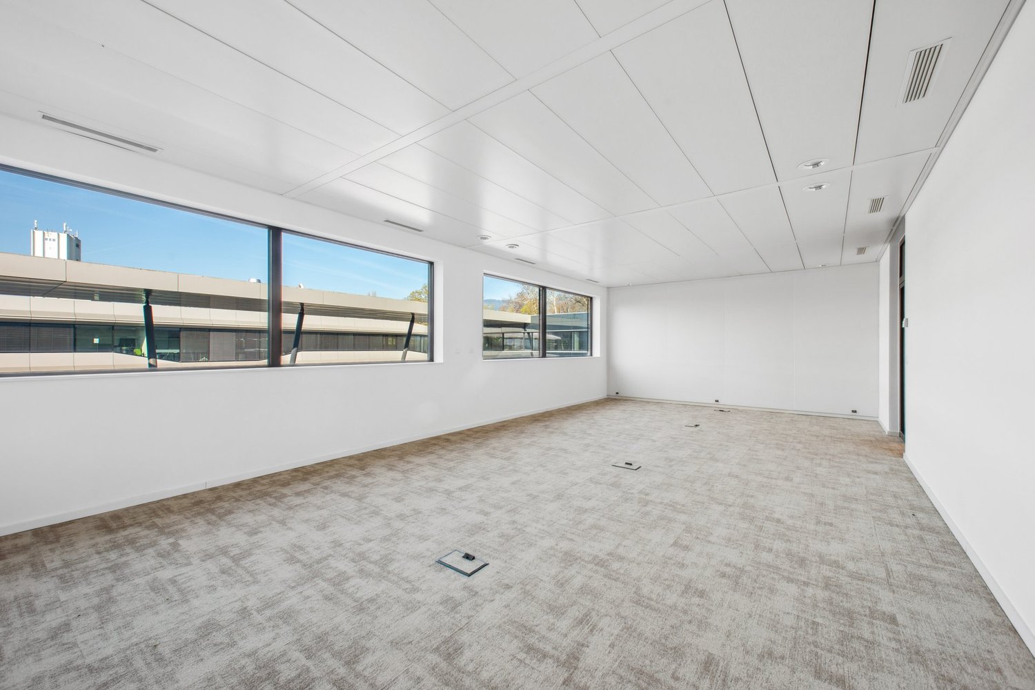147m² office