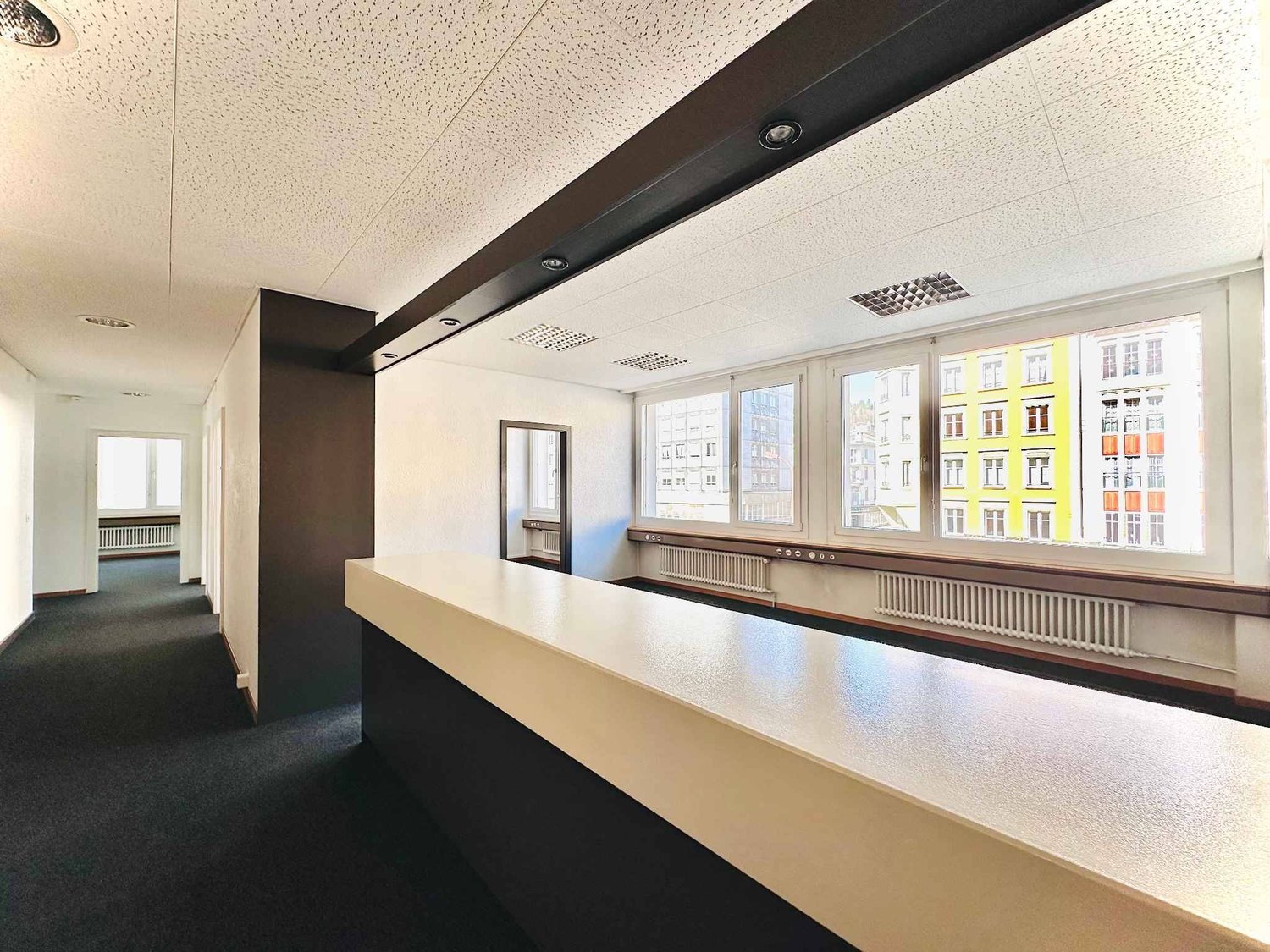 159m² Büro, Foto 3 von 4