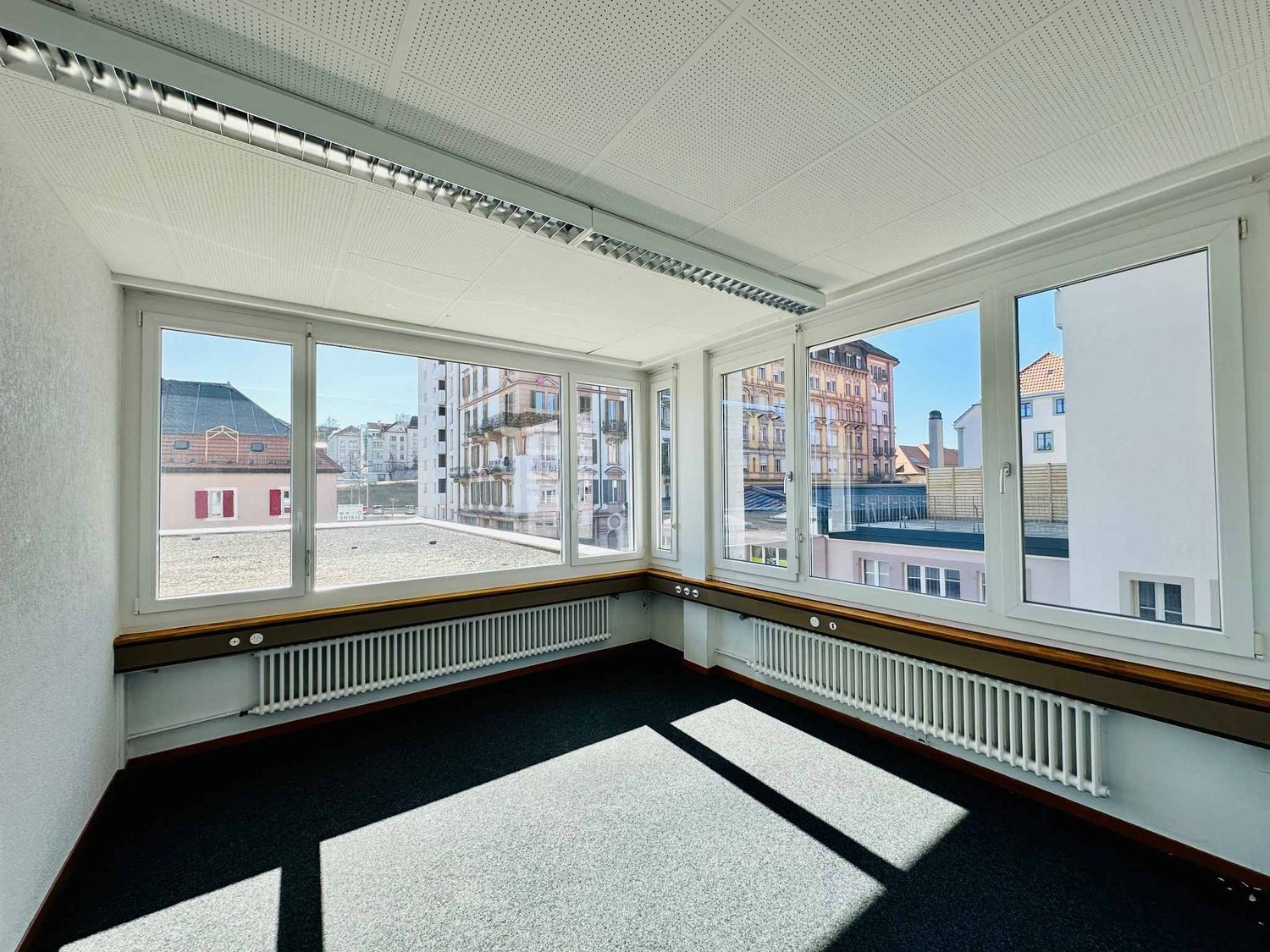 159m² Büro, Foto 2 von 4