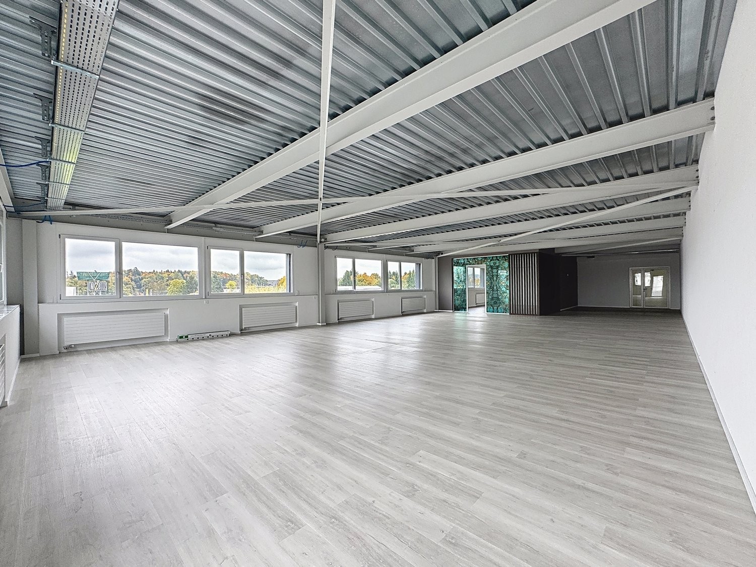 795m² shop, Foto 2 von 5