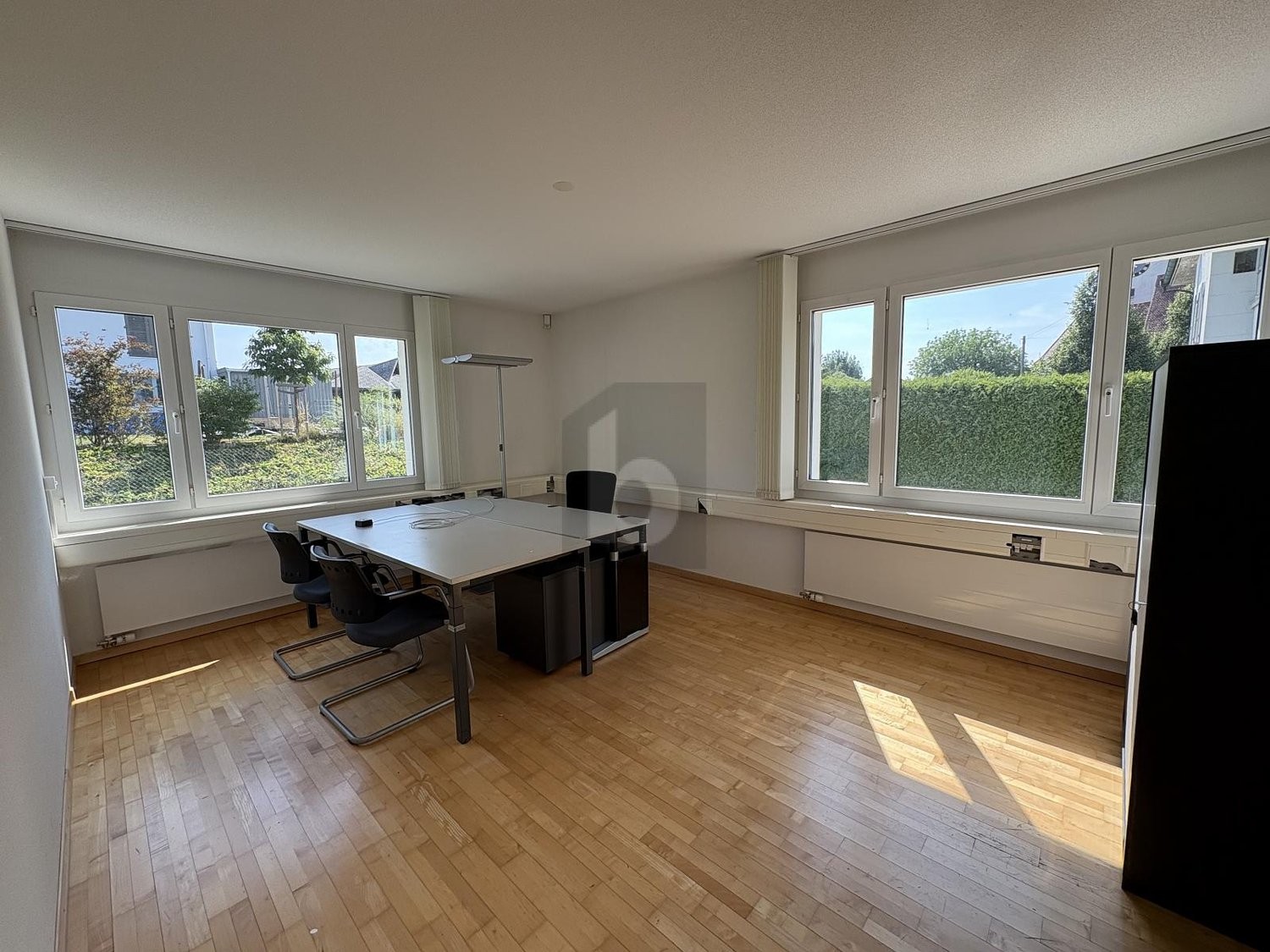 380m² office
