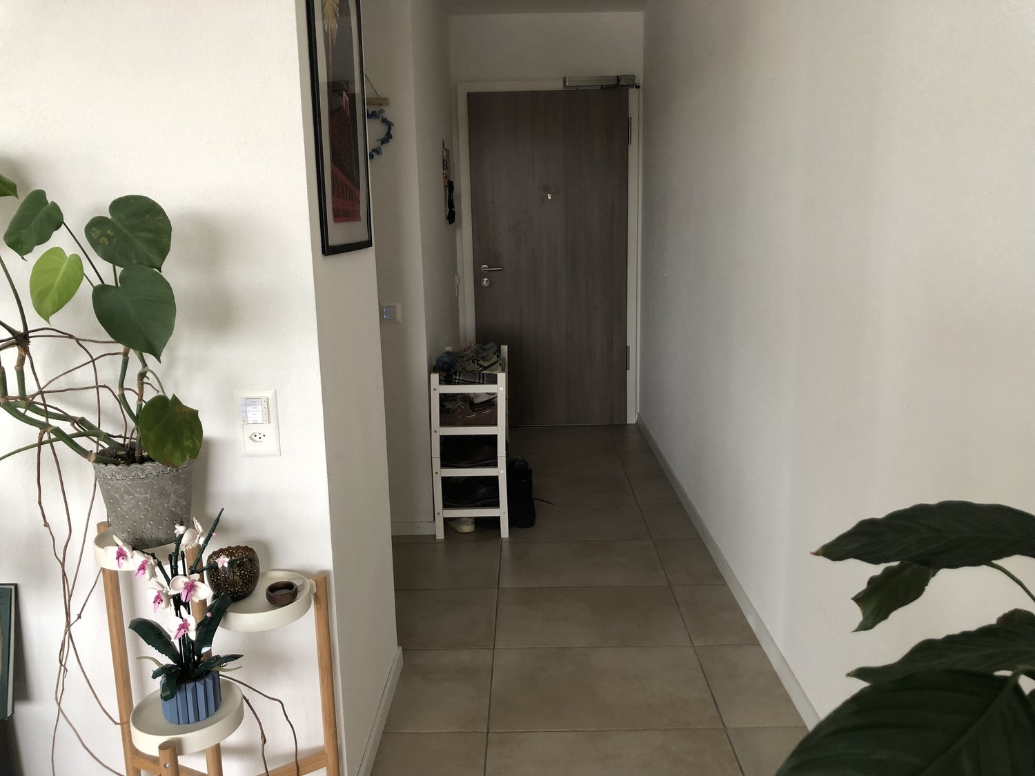 3 ½ Zimmer Wohnung
3,5-Zimmer-Wohnung im Öko-Quartier l'Ancienne-Papeterie (Marly), im 10. Stock eines Neubaus (erbaut 2022), an der Rue des Frères-Lumière 6. Mit einer Fläche von 90 m² bietet diese moderne und helle Wohnung einen komfortablen Lebensraum mit einer sehr schönen Aussicht.
- **Geräum, Foto 9 von 10